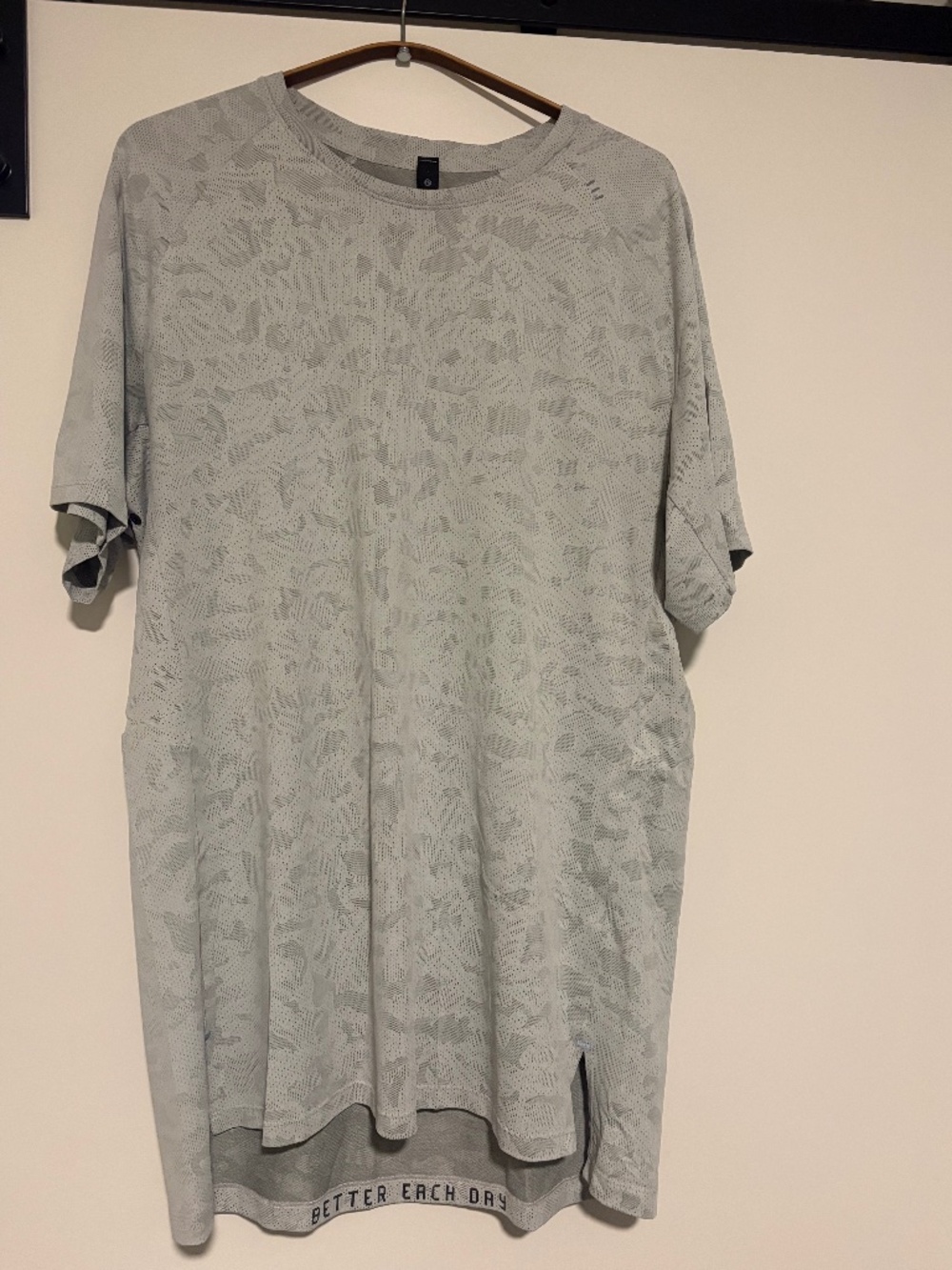 Lululemon License to Train Shirt (Large)